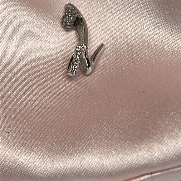 18K WHITE GOLD & DIAMOND HEEL CHARM - Picture 6 of 10